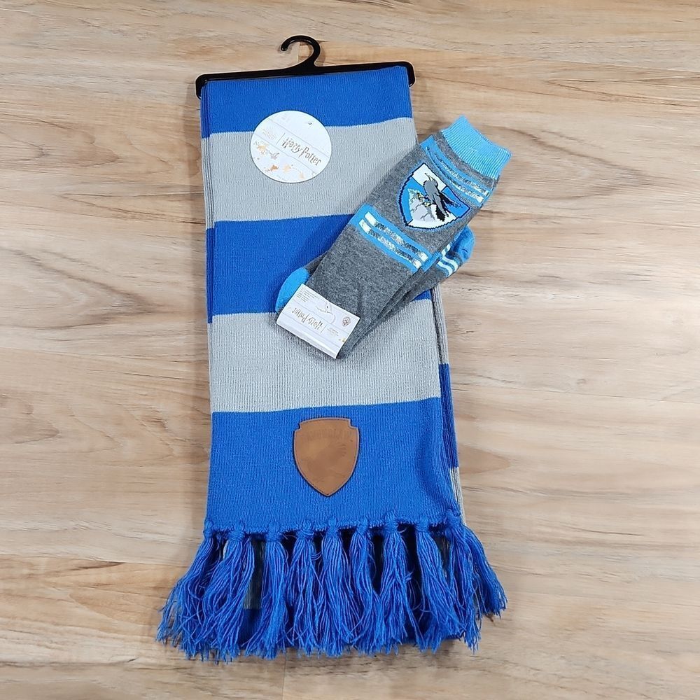 🩵NWT Harry Potter Blue & Gray Ravenclaw Scarf & Socks Accessory Set - Picture 3 of 11